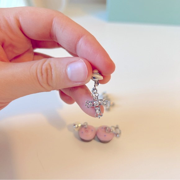 CLAIRE’S Clip on Earrings - Picture 2 of 7